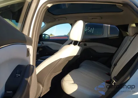 2021 Ford Mustang Mach-E Premium z USA, uszkodzony, nr VIN 3FMTK3RM4MMA10933